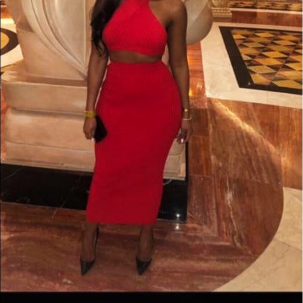 Red skirt set